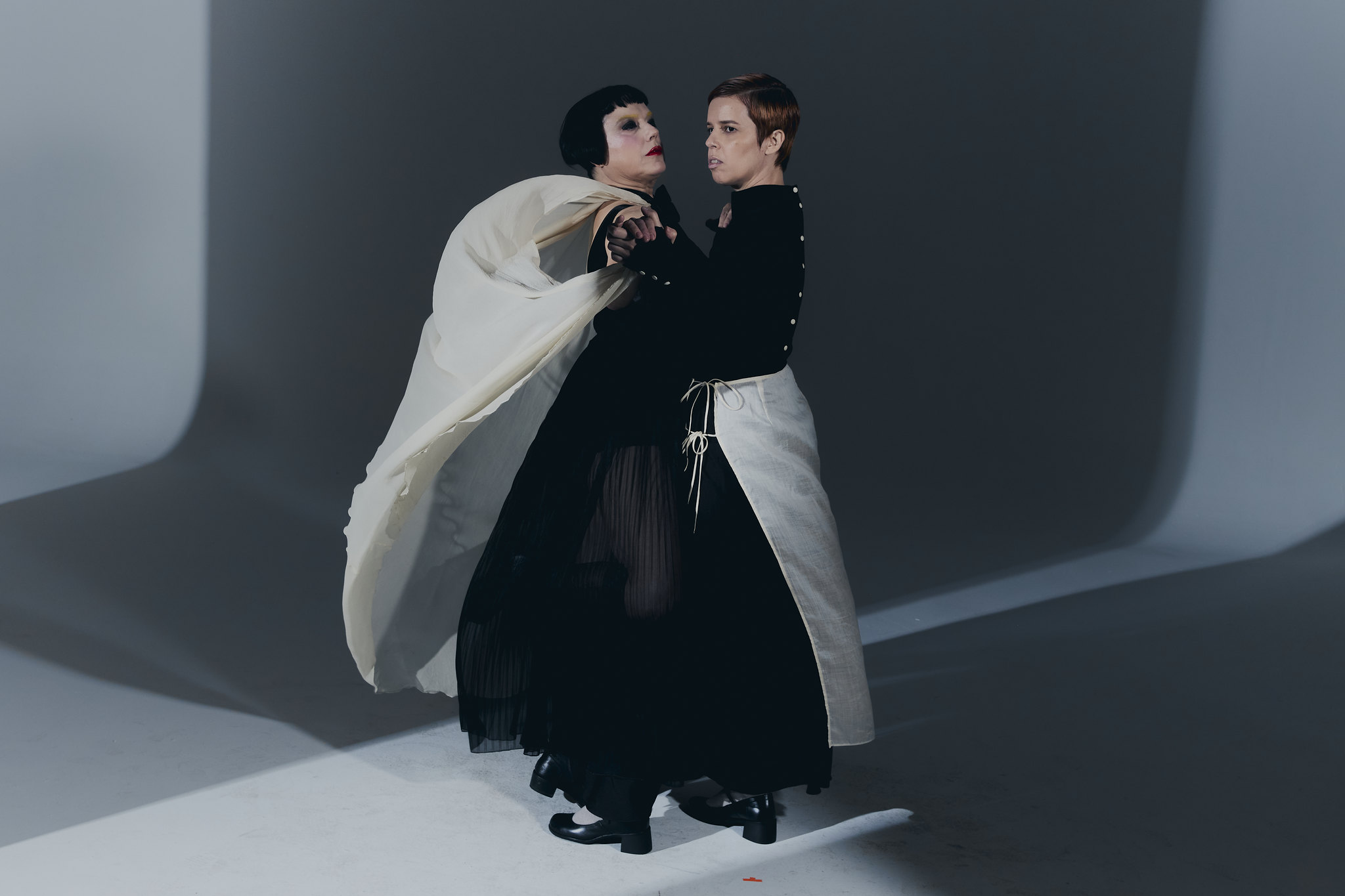 Bete Coelho dá corpo e voz a Petra von Kant em versão multifacetada da obra de Fassbinder