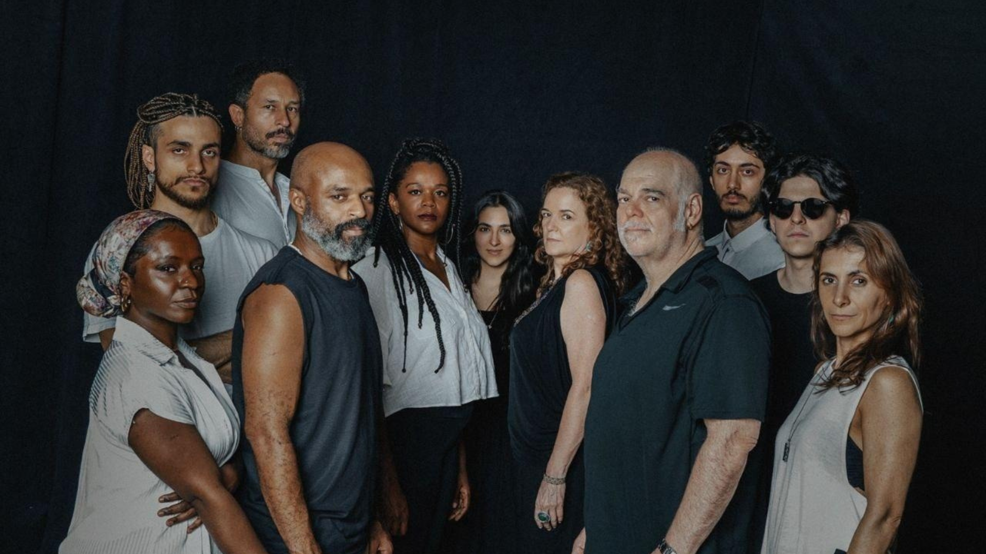 ARMAS MILAGROSAS: SEIS PERSONAGENS À PROCURA DA EXISTÊNCIA