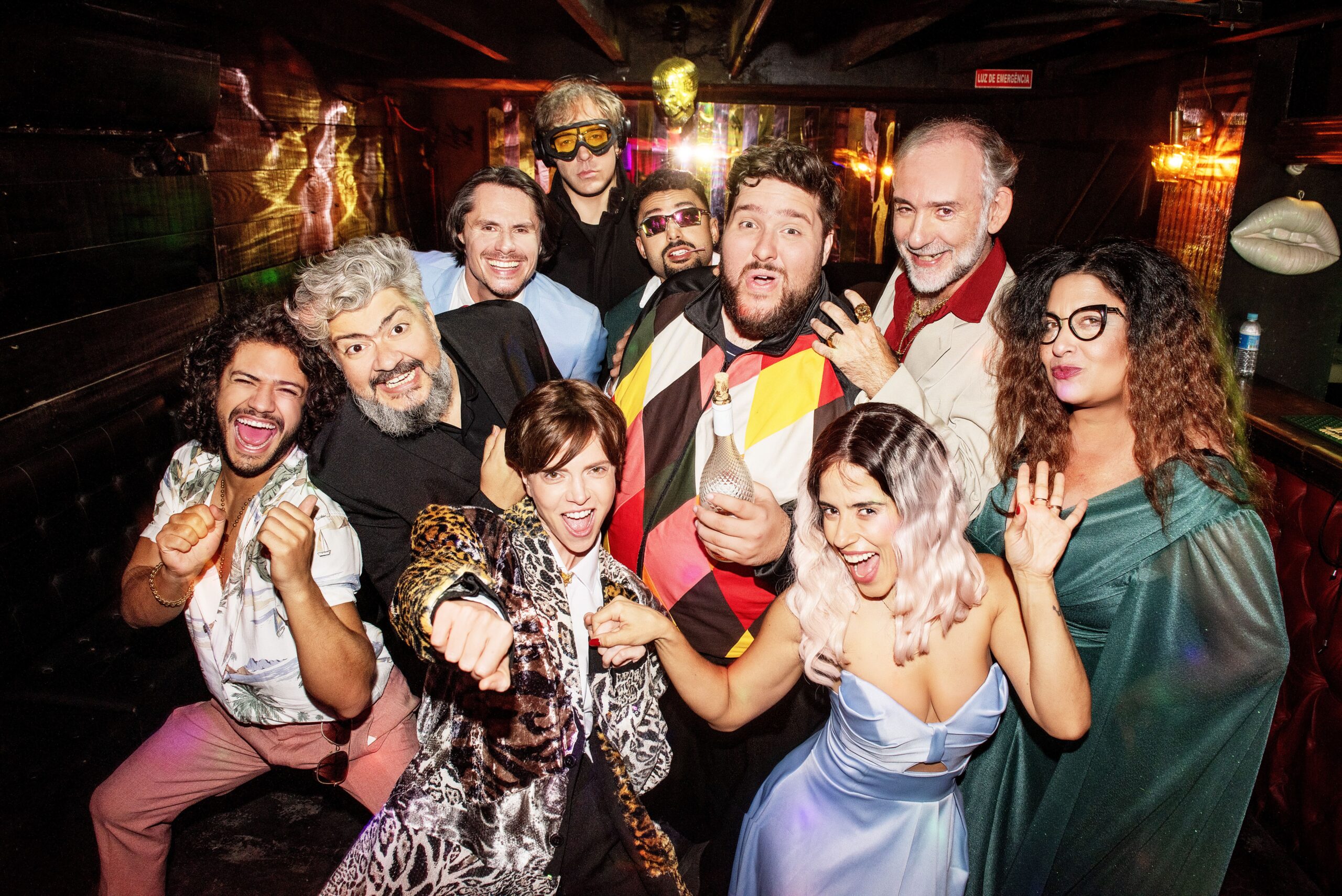 “Dois Patrões” atualiza comédia do século XVIII para o universo dos bicheiros; veja vídeo