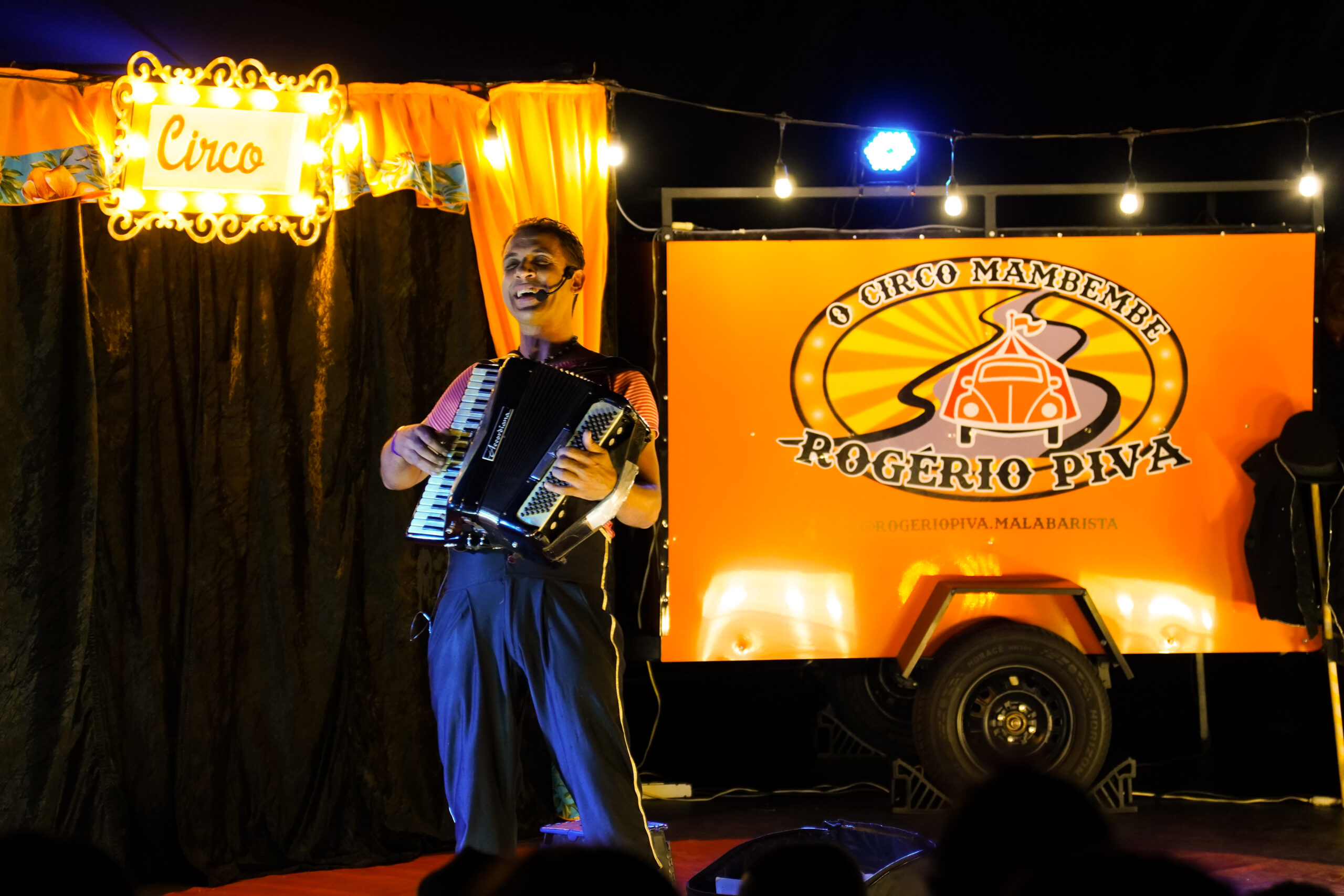 Mundo do circo traz malabarista premiado para animar a Páscoa