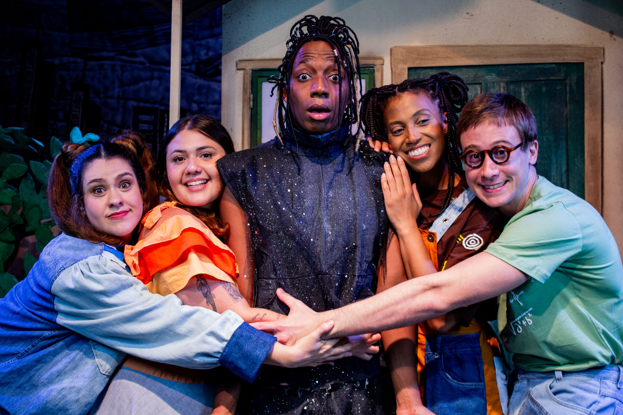 Racismo e identidade abordados com delicadeza em peça de censura livre