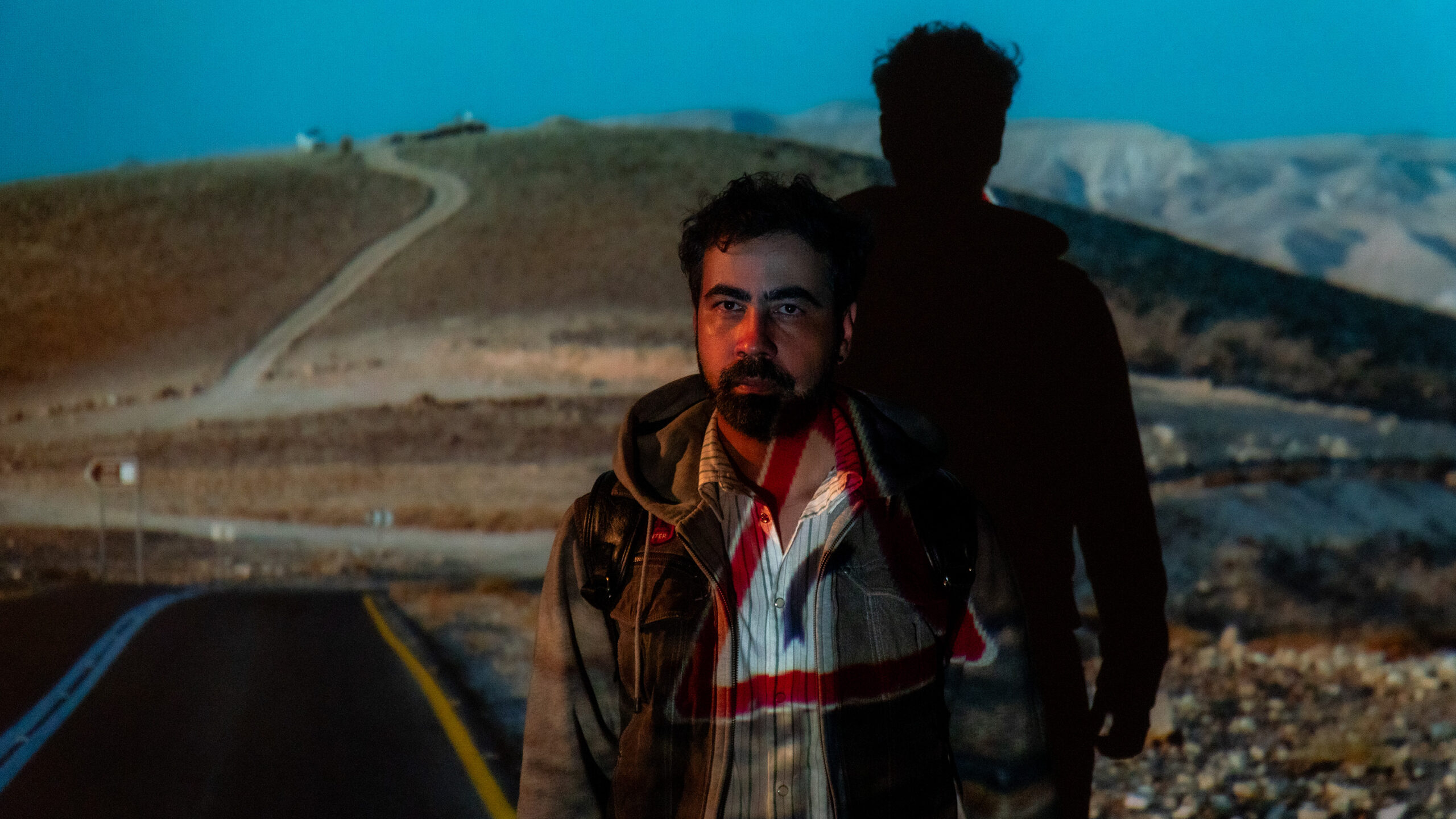 “Anywhere” enfoca a esperança de refugiados LGBTQIAPN+ na construção de uma nova vida
