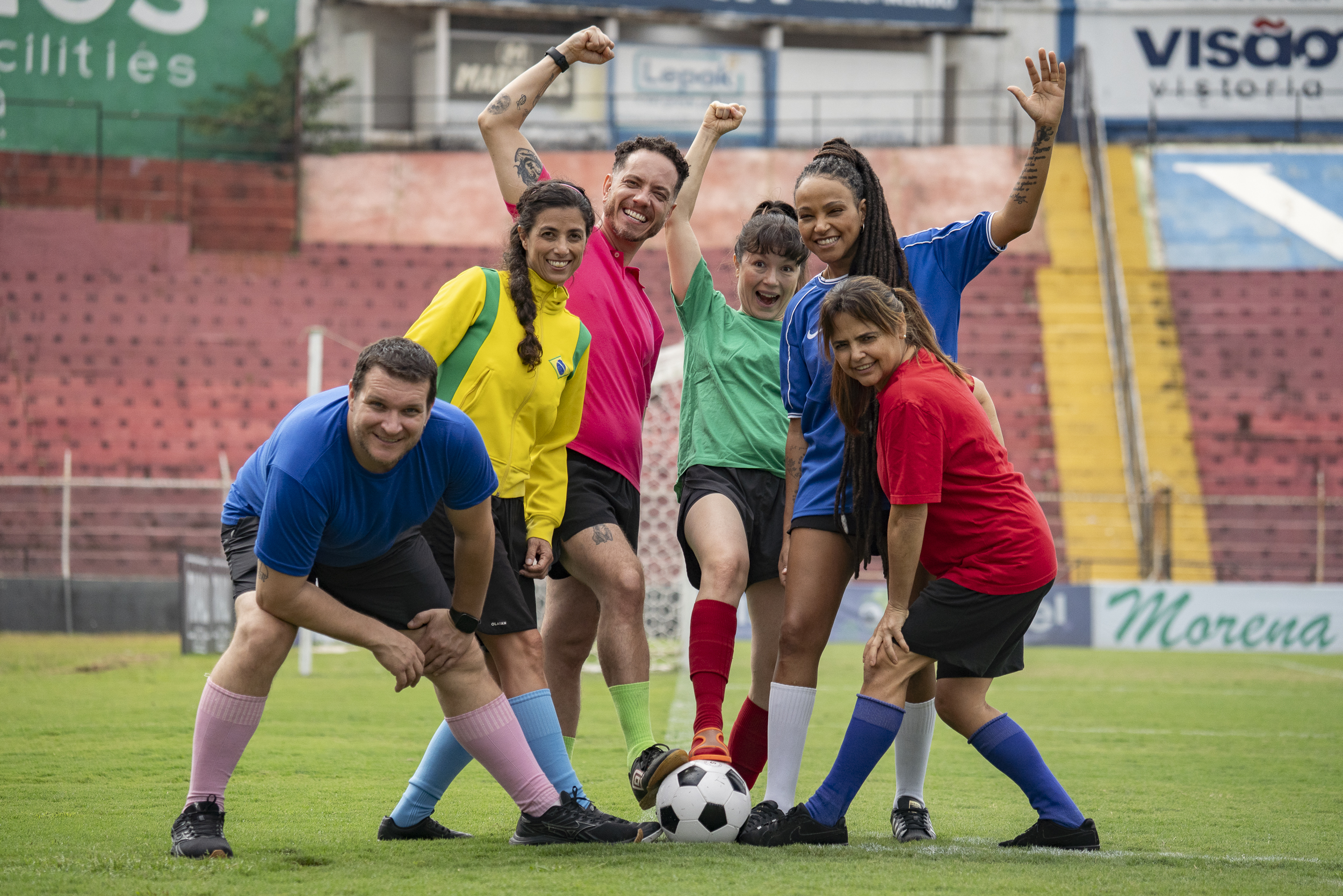 Futebol entra em cena, para aproveitar o clima da Copa