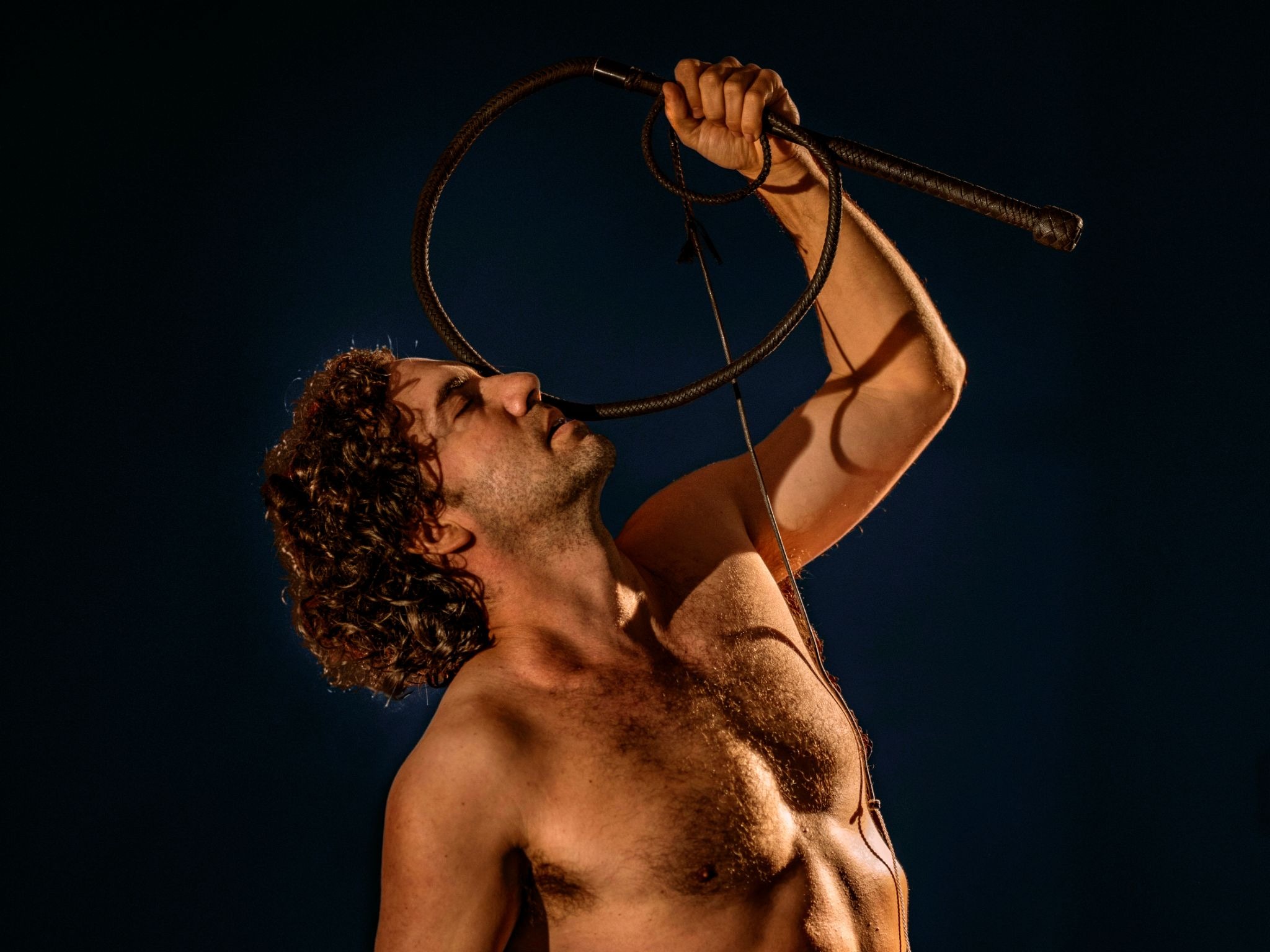 João Paulo Lorenzon volta a Avignon com solo sobre as estruturas da violência
