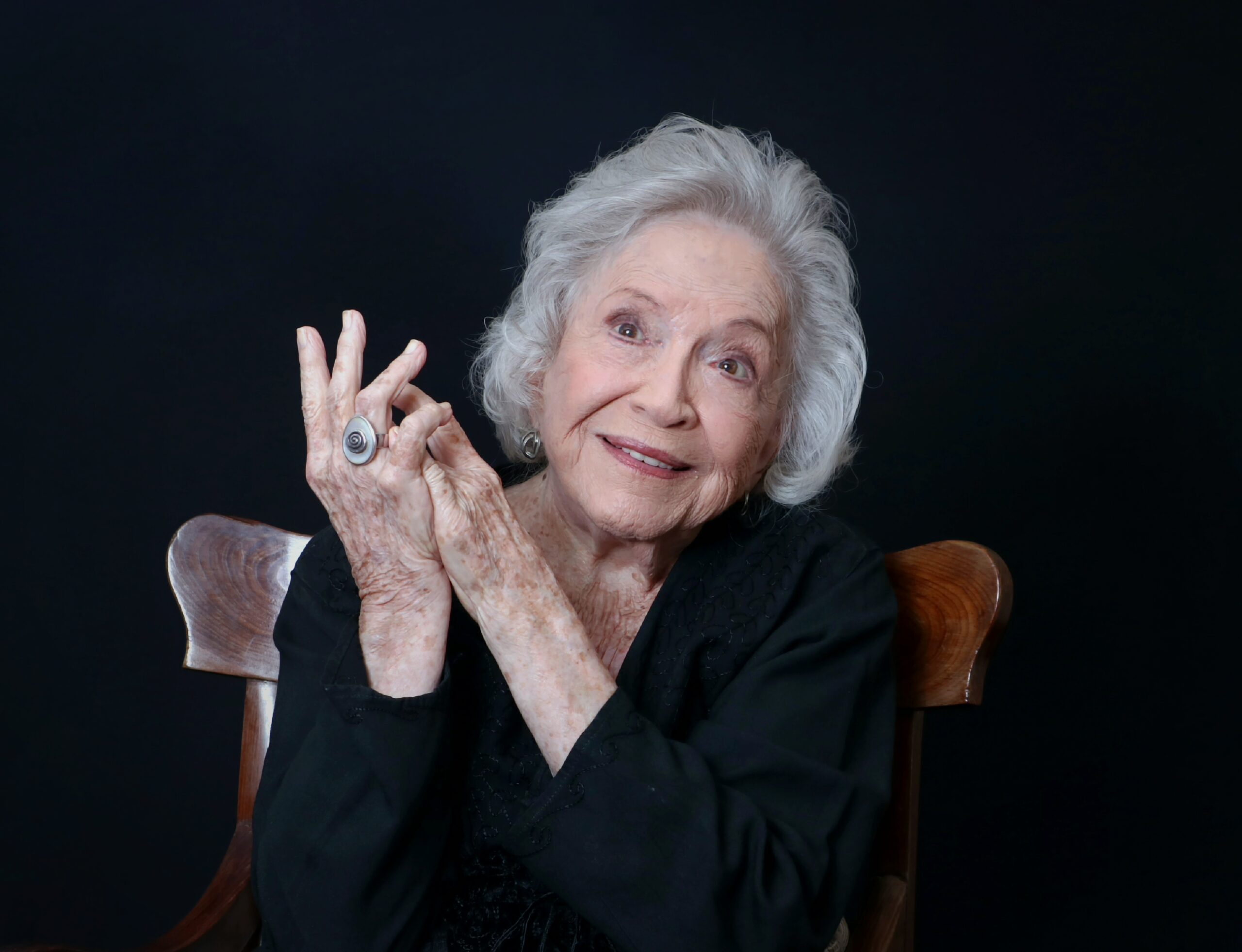 Nathália Timberg tem no teatro a sua casa